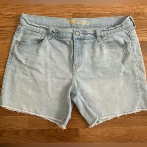 Old Navy Sweetheart light wash denim Jean shorts, size 12